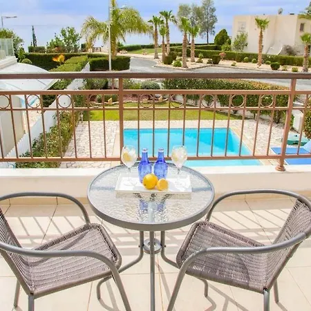 In Sleeps 9 Includes Swimming Pool Air Con And Wifi Kissonerga