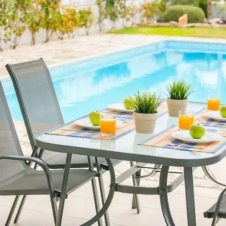 In Sleeps 9 Includes Swimming Pool Air Con And Wifi Villa