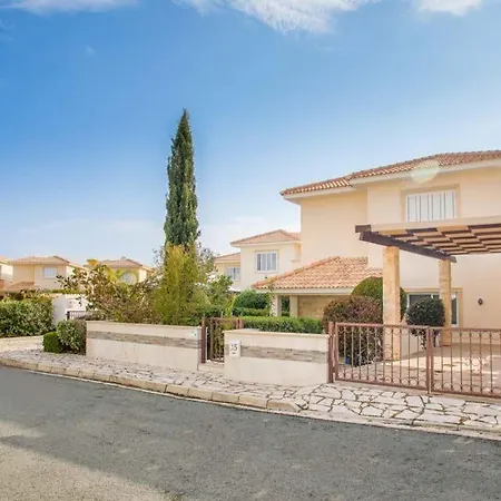 In Sleeps 9 Includes Swimming Pool Air Con And Wifi Kissonerga