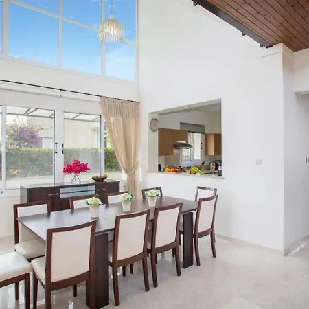 Villa In Sleeps 9 Includes Swimming Pool Air Con And Wifi Kissonerga