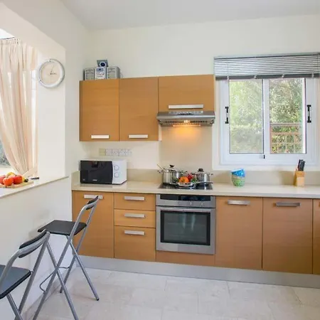 In Sleeps 9 Includes Swimming Pool Air Con And Wifi Kissonerga