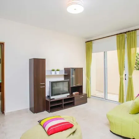 In Sleeps 9 Includes Swimming Pool Air Con And Wifi Villa *