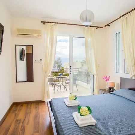 In Sleeps 9 Includes Swimming Pool Air Con And Wifi Villa