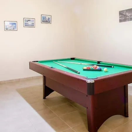 In Sleeps 9 Includes Swimming Pool Air Con And Wifi Киссонерга