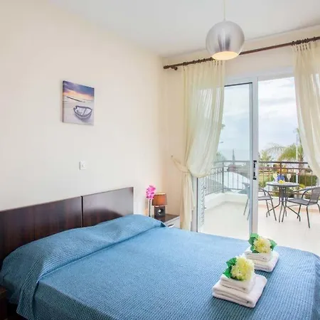 In Sleeps 9 Includes Swimming Pool Air Con And Wifi Вилла Киссонерга
