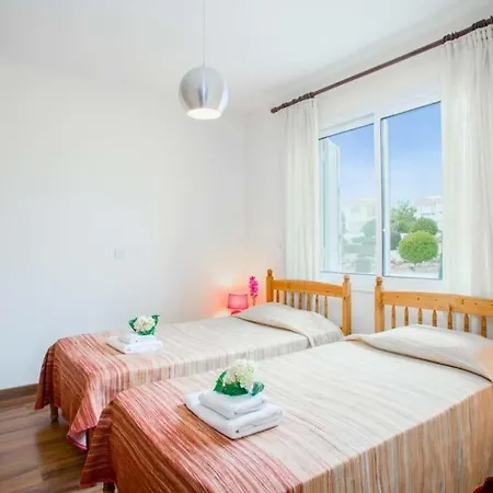 In Sleeps 9 Includes Swimming Pool Air Con And Wifi